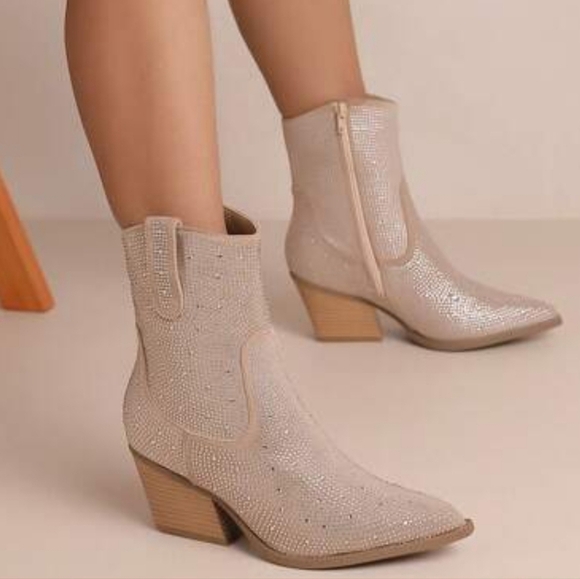 Elegant Beige Ankle Boots - Picture 4 of 8